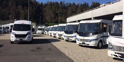 Anbieter - Fahrzeugarten: Mietfahrzeuge - Carawero AG die Wohnmobil Vermietung im Herzen der Schweiz - Carawero AG