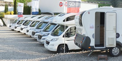 Anbieter - Fahrzeugarten: Mietfahrzeuge - Wohnmobil und Wohnwagen - mobil center dahinden ag